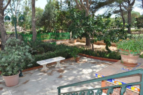 Casa Aisha con ampio giardino sul mare